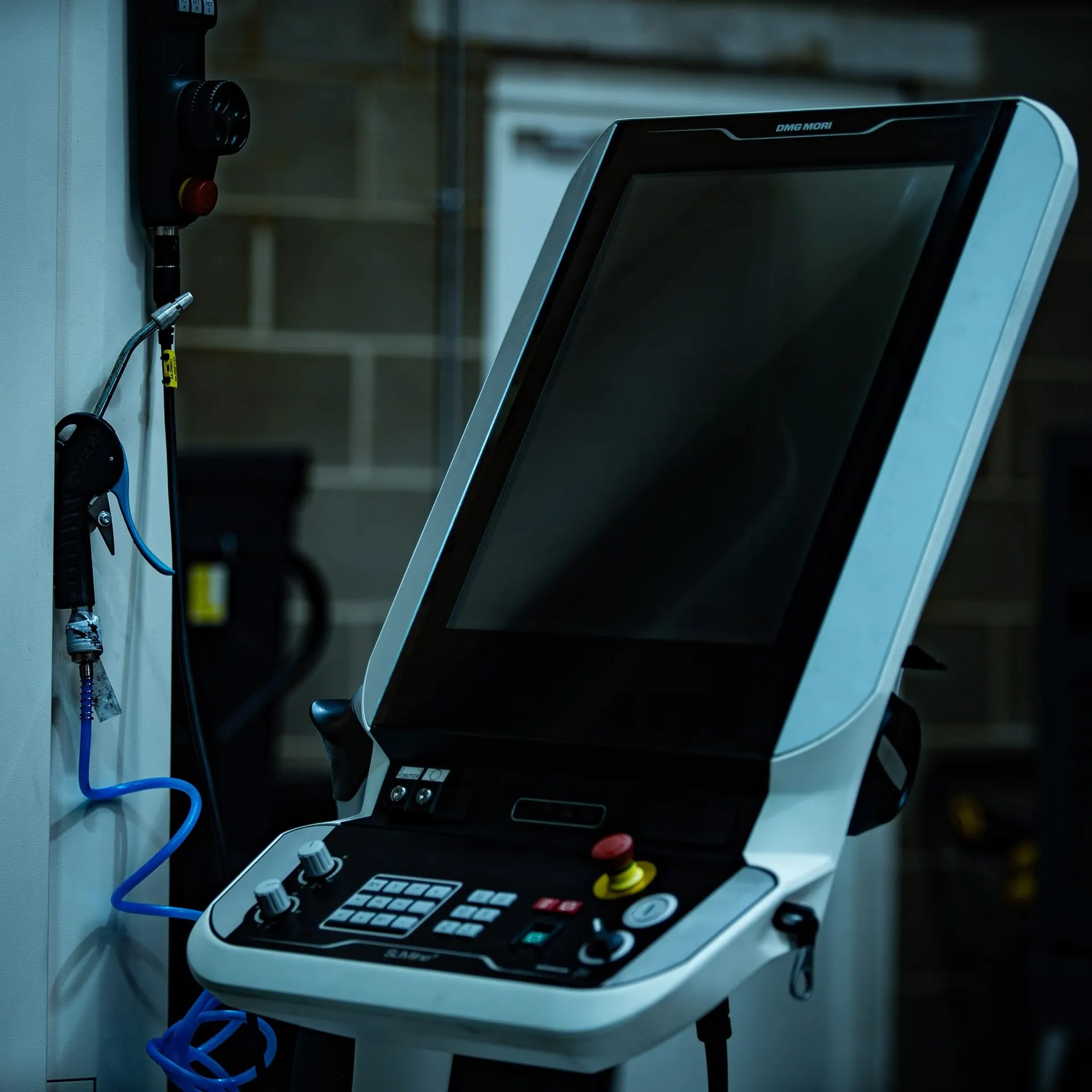 5 axis cnc machining dmg mori control panel chatteris cambridgeshire